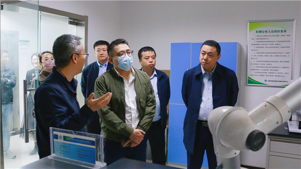 ga黄金甲平台集团领导到监测公司调研实验室建设情况.png